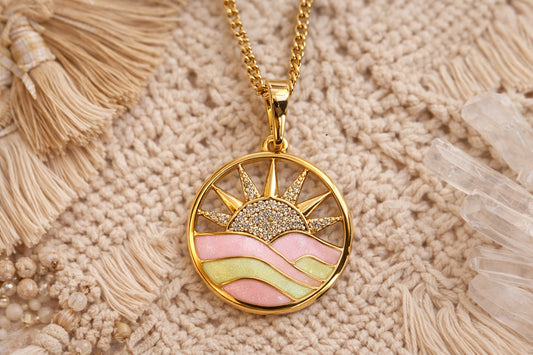 Collar Sol-Amanecer con Dije Enchapado doble oro 18k