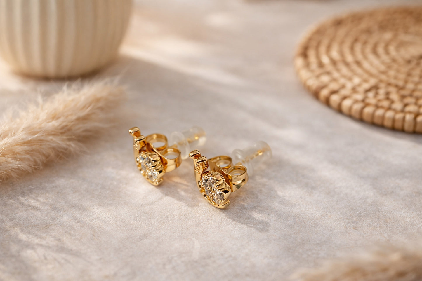 Arete Bañado en oro 18k Caracol con circones niña