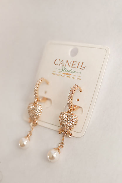 Aretes Corazón con brillo de circonitas y perla colgante