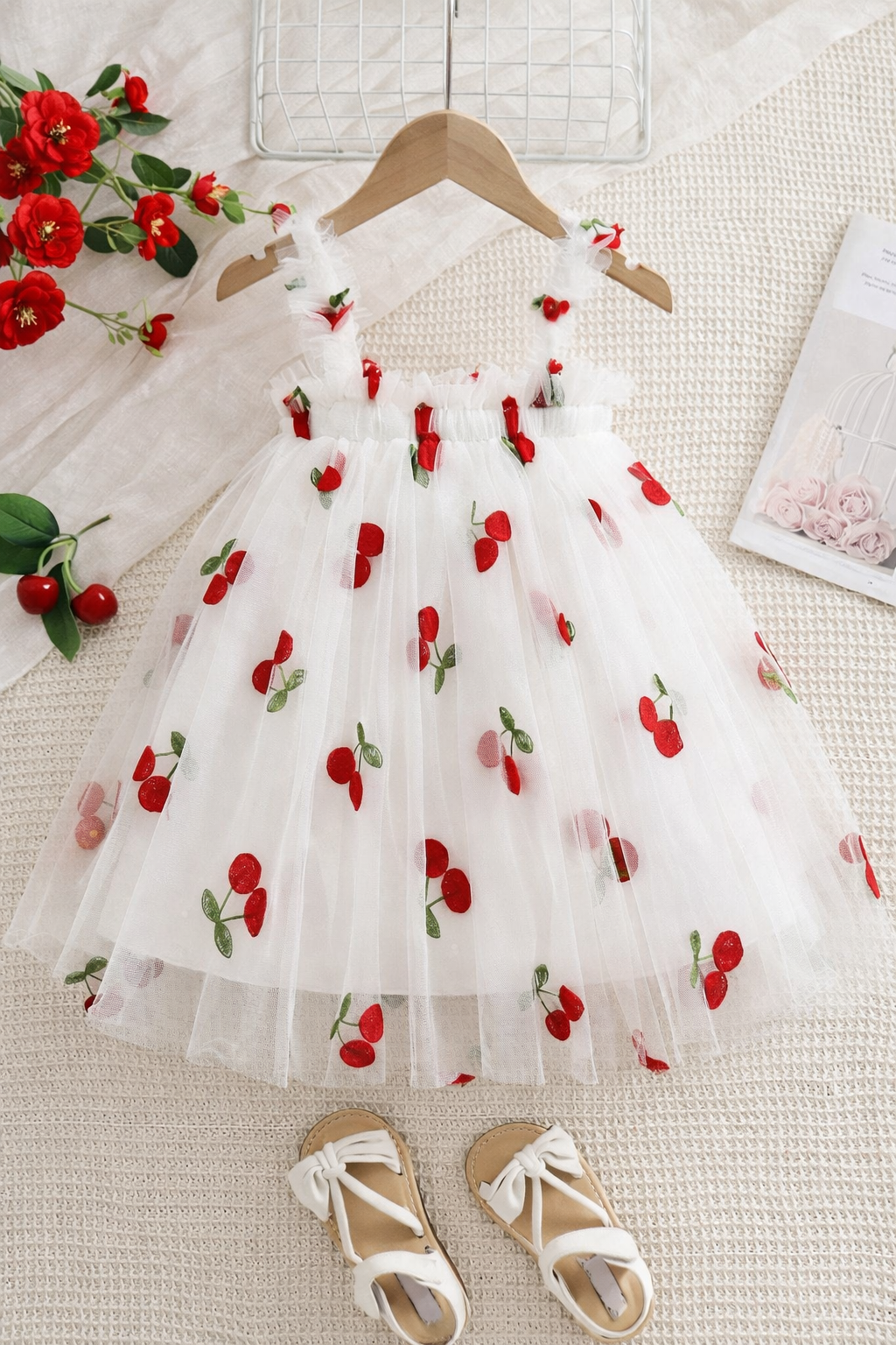 Vestido Tull blanco con bordados de cereza